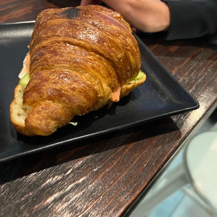 photo of Miga Vegana Croissant de Jamón Con Queso shared by @karenaho1 on  04 Mar 2023 - review