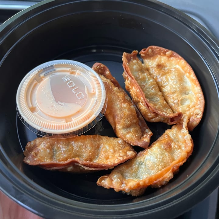 photo of Wokworks Crispy Vegetable Dumplings shared by @thebkvegans on  06 May 2023 - review