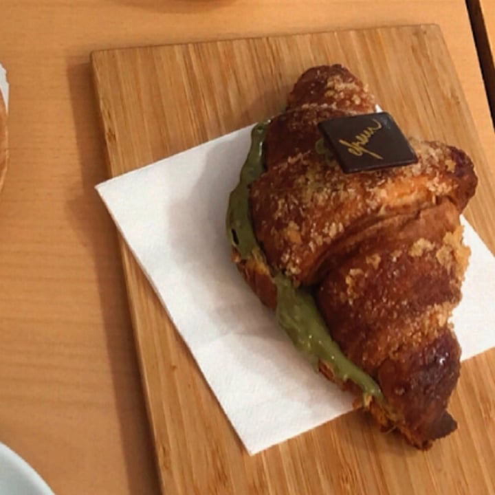 photo of Efrem - Caffetteria, Pasticceria, Cucina Croissant al pistacchio shared by @susimix on  04 Feb 2023 - review