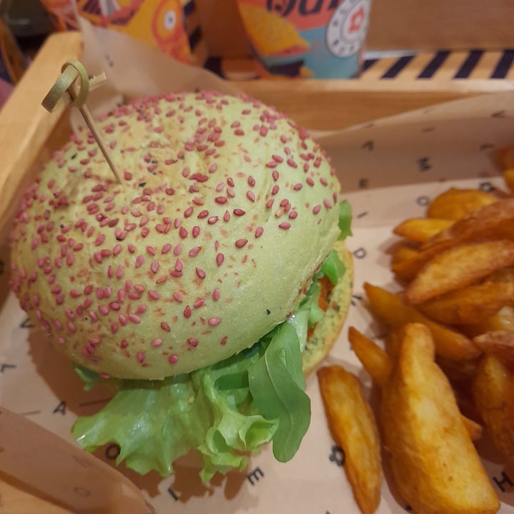 photo of Flower Burger Elf Burger shared by @julyhanax on  10 Jan 2023 - review