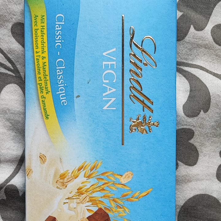 photo of Lindt chocolate Lindt vegan classic shared by @nausyd on  28 May 2023 - review