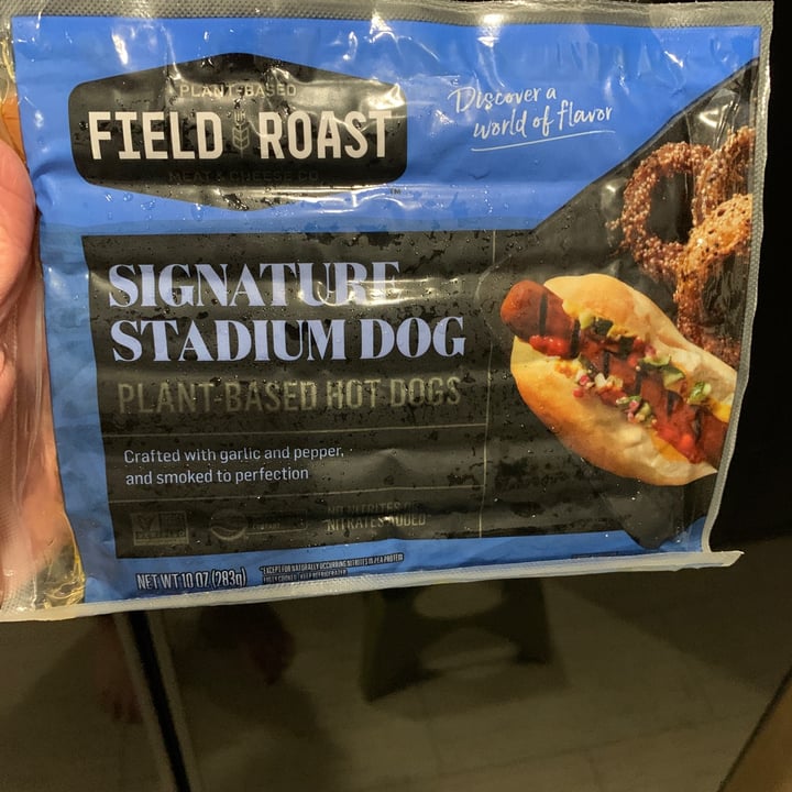 photo of Field Roast Signature Stadium Dog shared by @onehungryvegan on  19 Mar 2023 - review