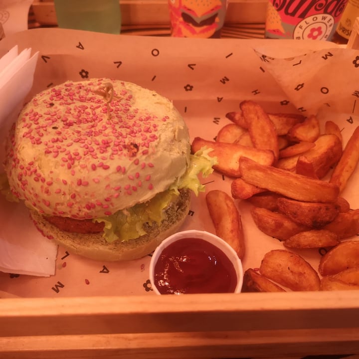 photo of Flower Burger Elf burger shared by @circeveg on  07 Jan 2023 - review