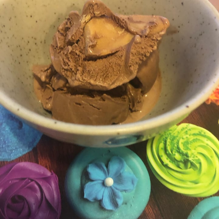 photo of Häagen-Dazs Chocolate Peanut Butter shared by @bessiebean on  08 Jul 2023 - review