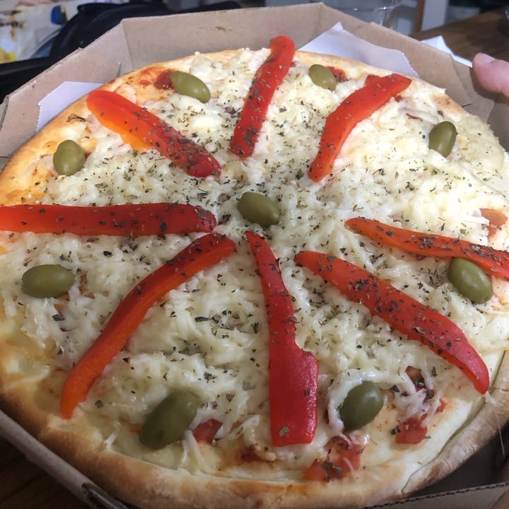 photo of Empanadas de 10 pizza especial de morrones shared by @xcuasidelictualx on  31 Jan 2023 - review