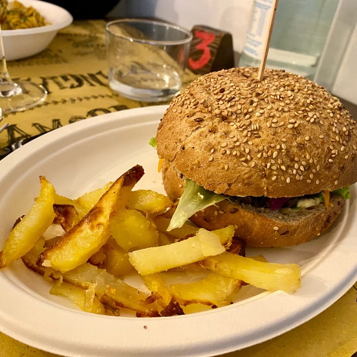 photo of Mangiamore Burger Mangiamore shared by @marylea on  18 Feb 2023 - review