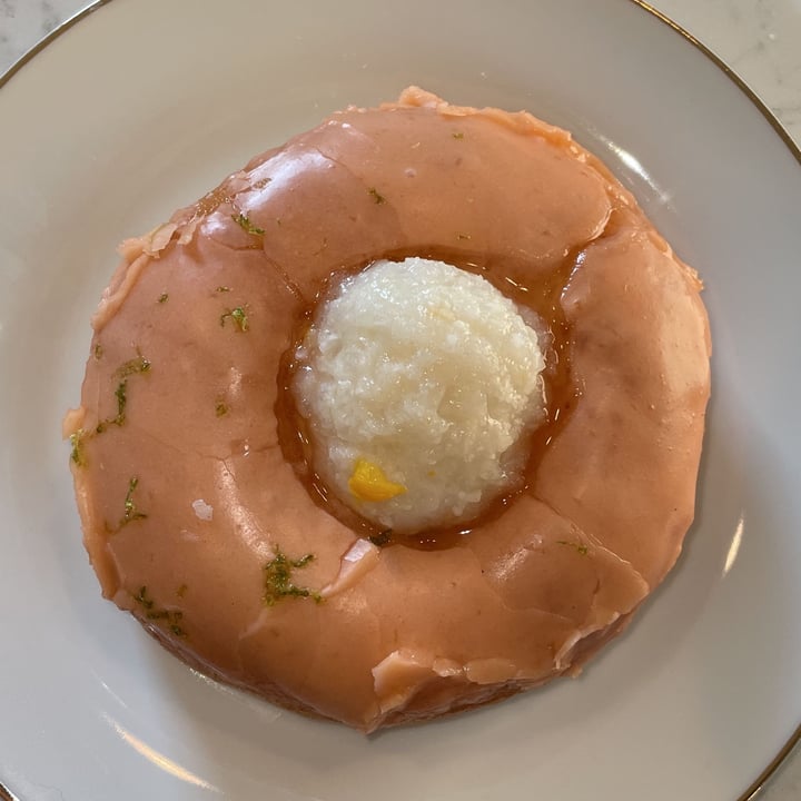 photo of Doe Donuts Peaches n cream shared by @herbivoracious on  13 Feb 2023 - review