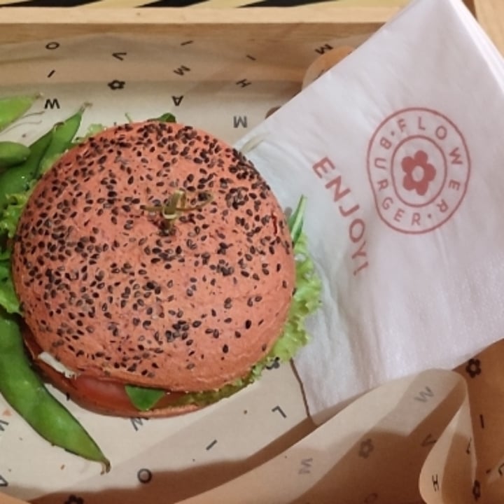 photo of Flower Burger Coccinella burger shared by @lussyp on  11 Jan 2023 - review