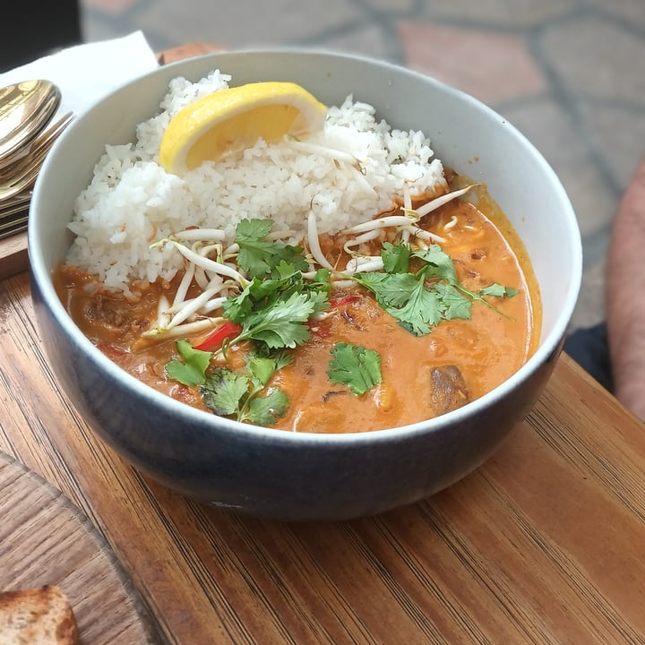 photo of Genius Central Singapore Thai Red Curry shared by @vegananu on  04 Jan 2023 - review