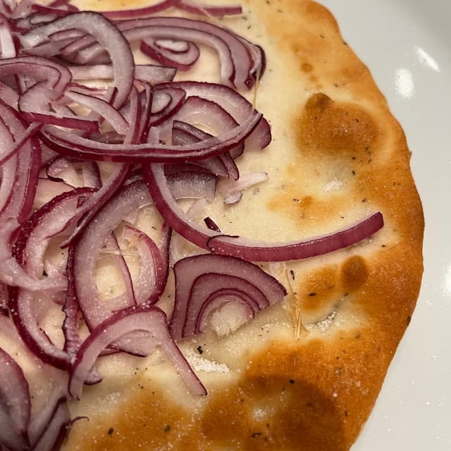 Photo of the dish “pizza bianca con cipolle”