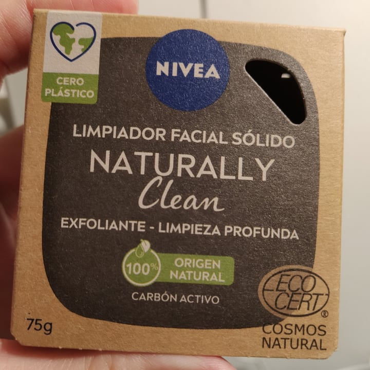 photo of Nivea Limpiador facial solido de naturally clean shared by @marinasnchez on  27 Dec 2022 - review