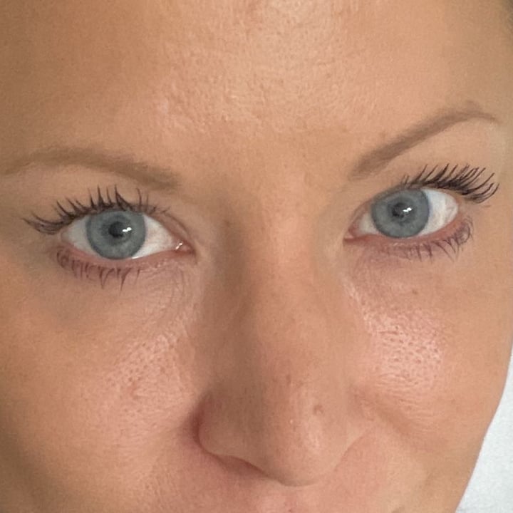 photo of Thrive Causemetics Liquid Lash Extentions Mascara shared by @ellamagers on  10 Mar 2023 - review