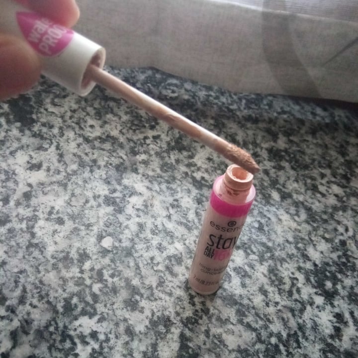 photo of Essence  Stay All Day Long Lasting Concealer shared by @giusicc on  04 Mar 2023 - review