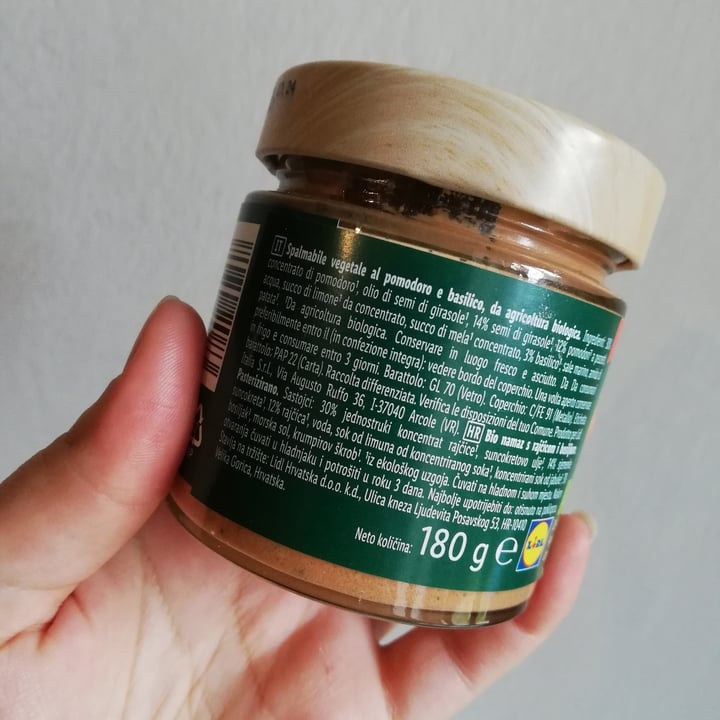 photo of Vemondo Organic Tomato & Basil Spread shared by @sofia-lanzoni on  07 Jan 2023 - review