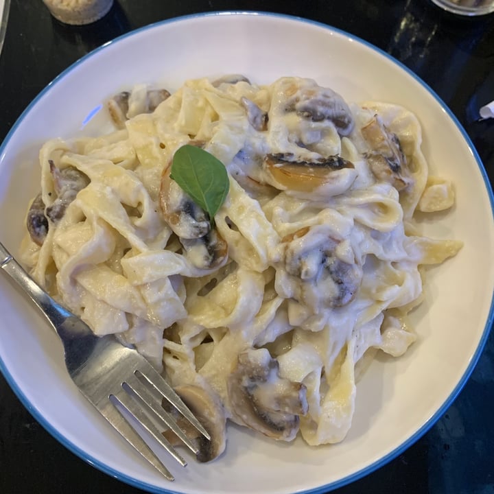 photo of Luna's Kitchen Beirut Alfredo pasta shared by @aroleia on  10 Jul 2023 - review