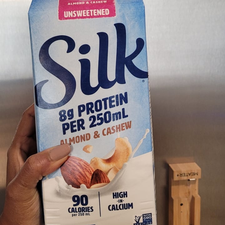 photo of Silk Almond & cashew milk shared by @theveglife on  09 Jul 2023 - review
