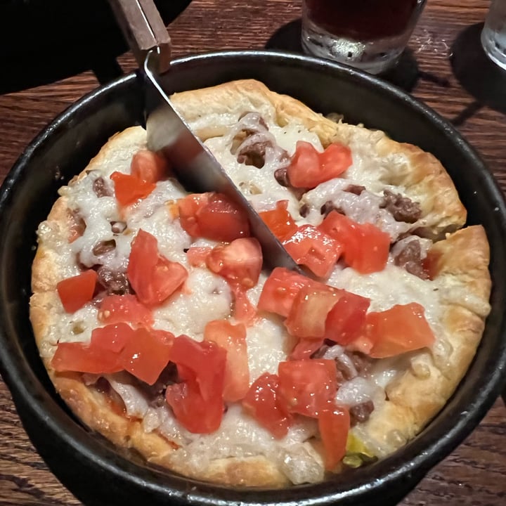 photo of UNO Pizzeria & Grill Vegan Cheeseburger Deep Dish Pizza shared by @courtlynn on  26 Feb 2023 - review