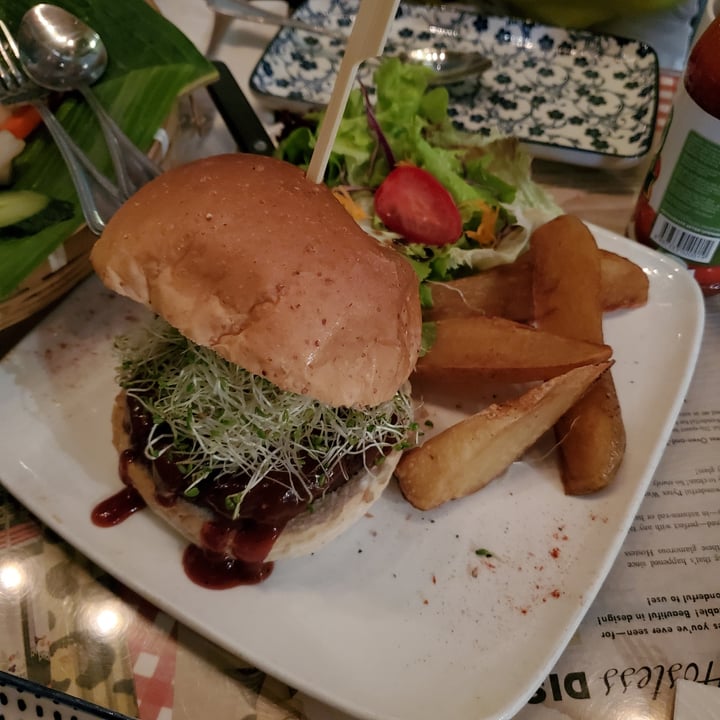 photo of Veggie 4 love Kobe's Favourite Burger shared by @moosewong on  09 Jun 2023 - review