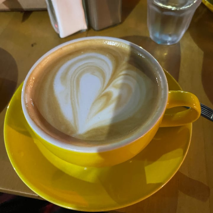photo of Amelia Café Latte con leche de almendras shared by @juliastepanenko on  08 Apr 2023 - review