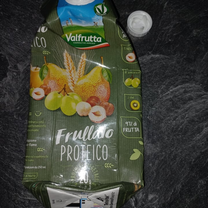 photo of Valfrutta frullato proteico frullato proteico uva nocciole pera shared by @paolaf on  07 Mar 2023 - review