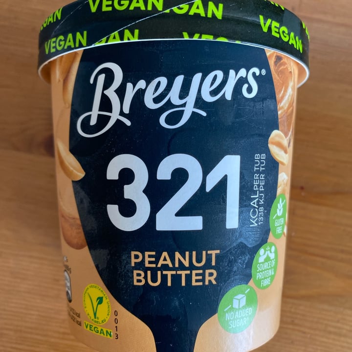 photo of Breyers Peanut butter ice cream shared by @estherdfv on  08 Apr 2023 - review