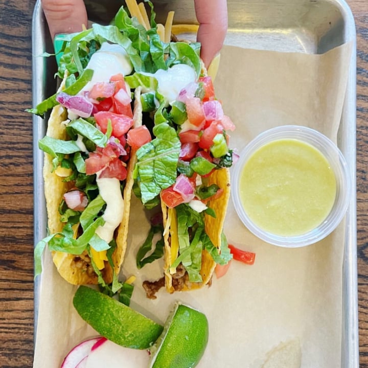 photo of Raiz NYC crisp pristine tacos shared by @veganelizabeth on  10 May 2023 - review