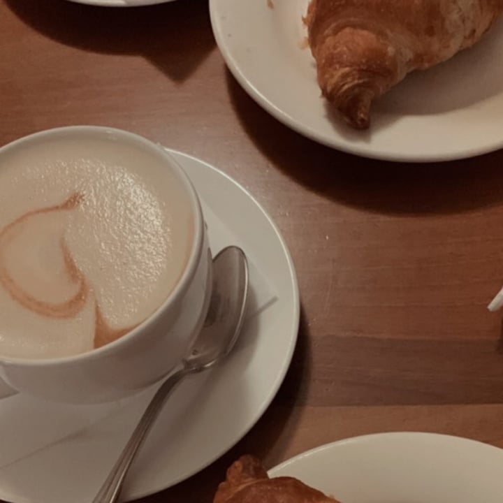photo of La Casa Del Caffe cappuccino di soia shared by @greenforourplanet on  26 Dec 2022 - review