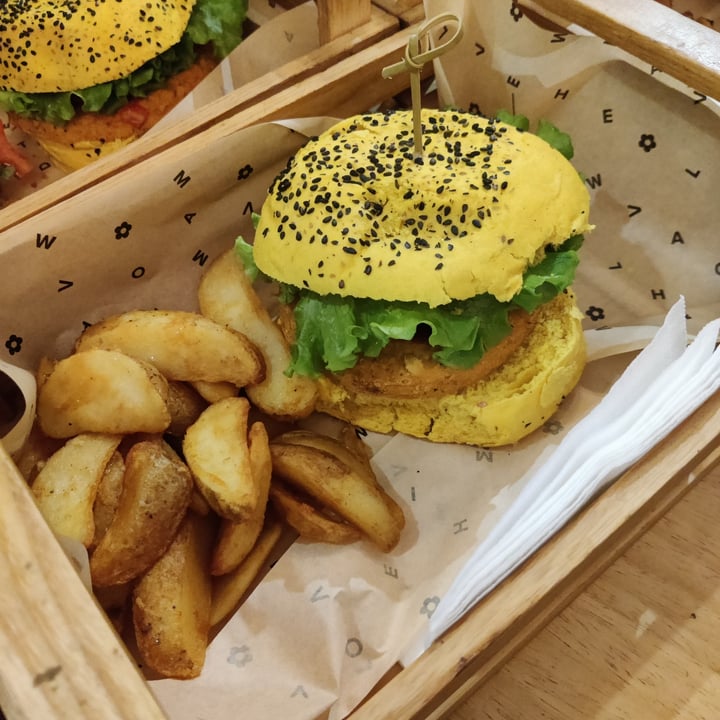 photo of Flower Burger funky cecio shared by @ireris on  23 Dec 2022 - review
