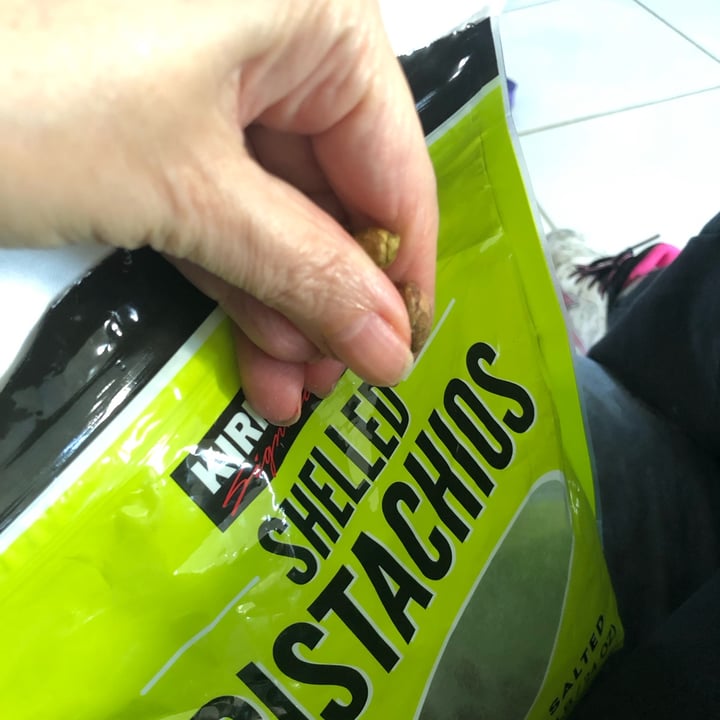 photo of Kirkland Signature Shelled Pistachios shared by @malulemos on  11 Jan 2023 - review