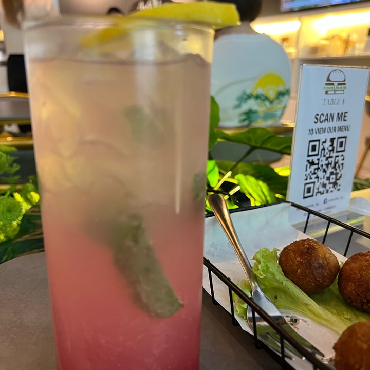 photo of nomVnom Cafe STRAWBERRY LYCHEE MOJITO shared by @biapol on  02 Jun 2023 - review