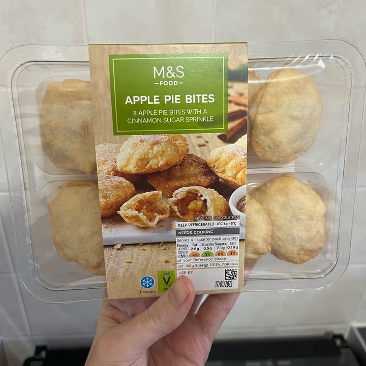 photo of Marks & Spencer Food (M&S) Apple Pie Bites shared by @ameriamber on  14 Jan 2023 - review
