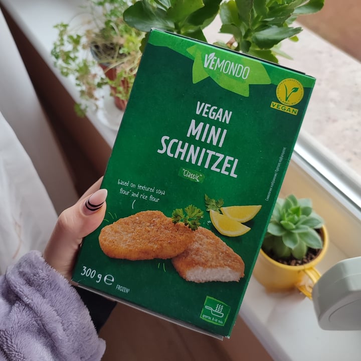 photo of Vemondo Vegan Mini Schnitzel shared by @flouredfingers on  29 Jan 2023 - review