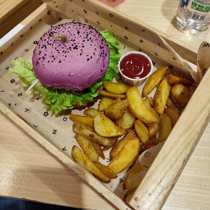 photo of Flower Burger Roma Cherry Bomb shared by @sakura87sam on  30 Jan 2023 - review