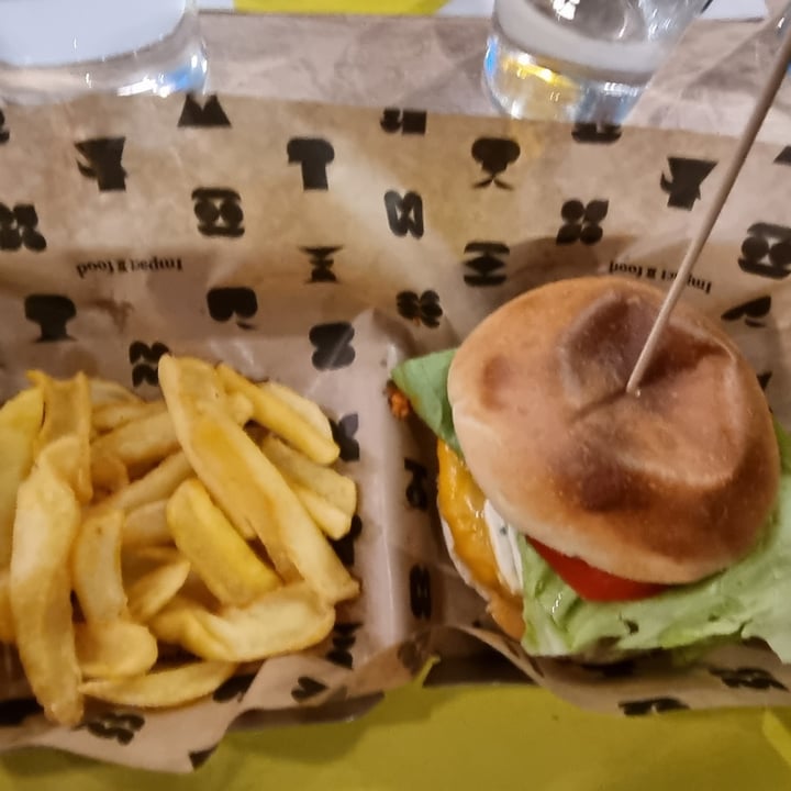 photo of Impact Food Classic Burger Con REDEFINE burger shared by @cridibi on  19 Feb 2023 - review