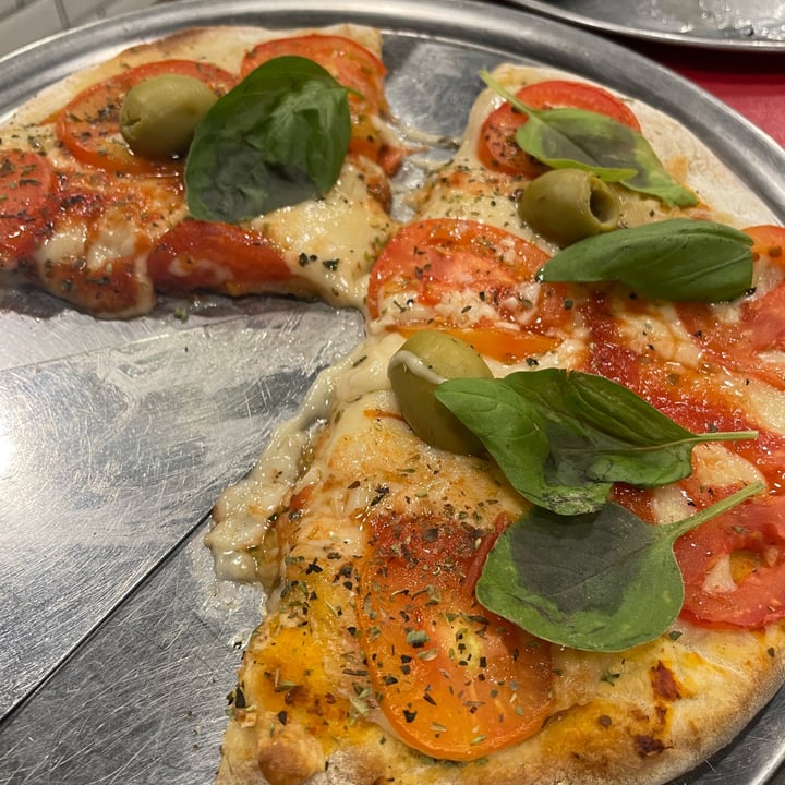 photo of Pizzeria La Guitarrita | Caballito Pizza NotNapolitana shared by @unavegana on  10 Mar 2023 - review