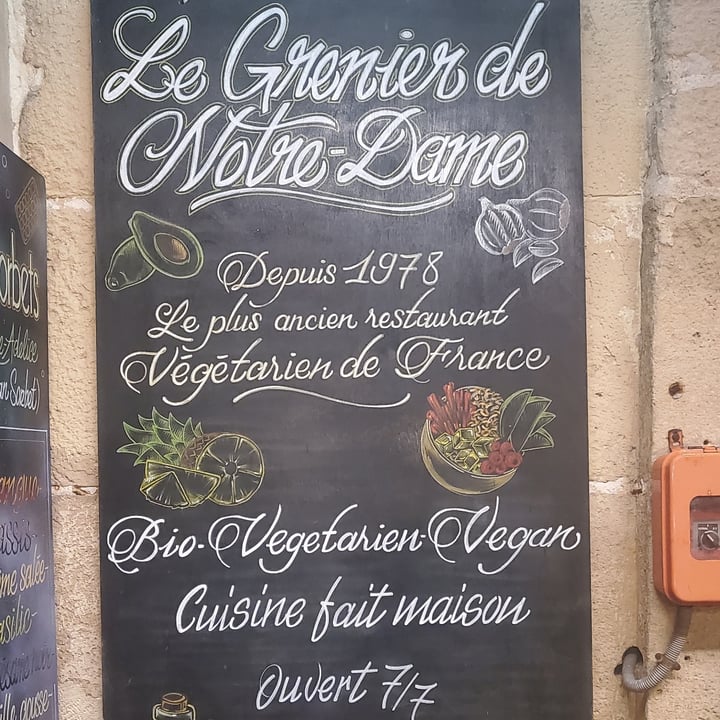 photo of Le Grenier de Notre-Dame La planche de fromage vegan shared by @ellefinnica on  14 Jan 2023 - review