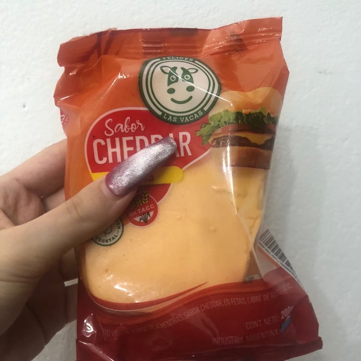 photo of Felices Las Vacas Queso Cheddar en Fetas shared by @paulazappelli on  09 Mar 2023 - review