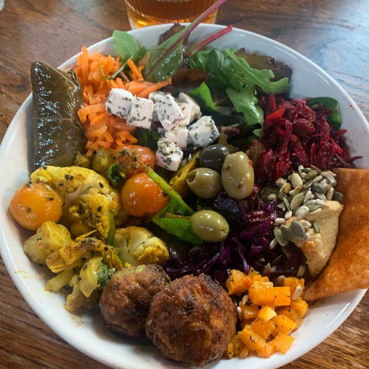 photo of Cosmic Kitchen Greek salad bowl shared by @pboeira on  14 Jun 2023 - review