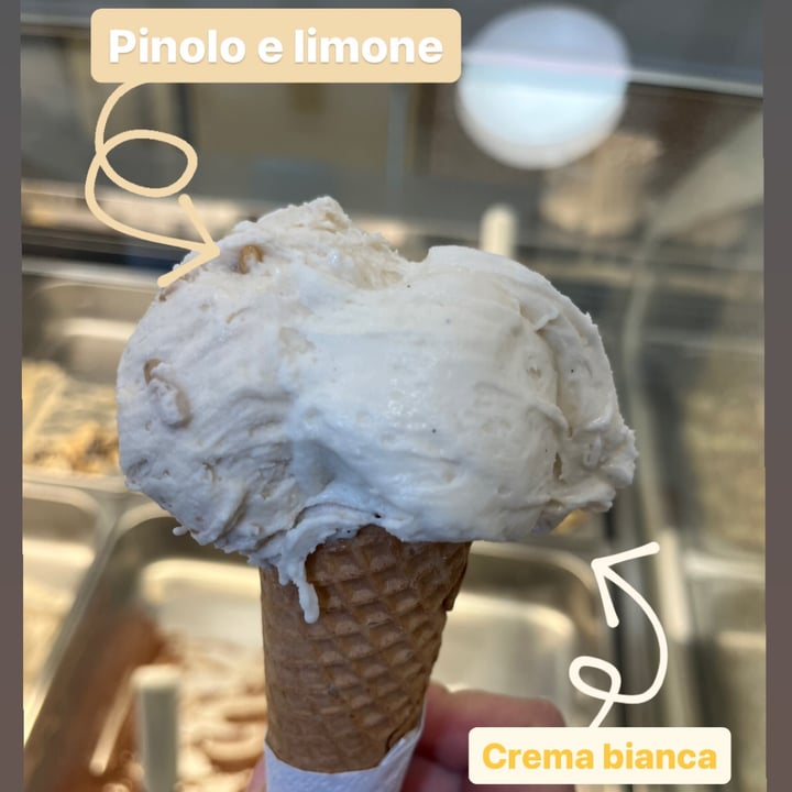 photo of Gelato Giusto pinolo e limone + crema bianca shared by @gabrielsmond on  02 Apr 2023 - review