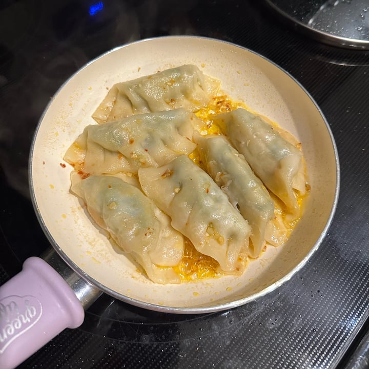 photo of Trader Joe's Thai Vegetable Gyoza shared by @autvvmn on  19 Mar 2023 - review