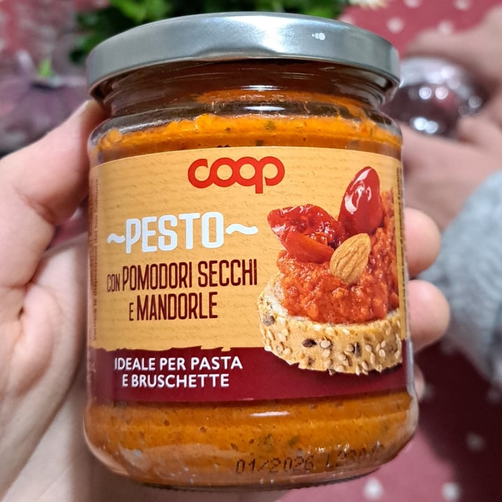 photo of Coop Pesto con pomodori secchi e mandorle shared by @leeti on  24 Apr 2023 - review