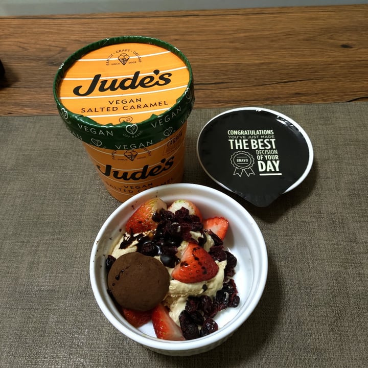 photo of Jude’s Vegan Salted Caramel Ice Cream shared by @stevenneoh on  30 Mar 2023 - review