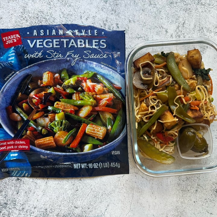 photo of Trader Joe's Asian Style Vegetables with Stir Fry Sauce shared by @berryveganplanet on  16 Jan 2023 - review