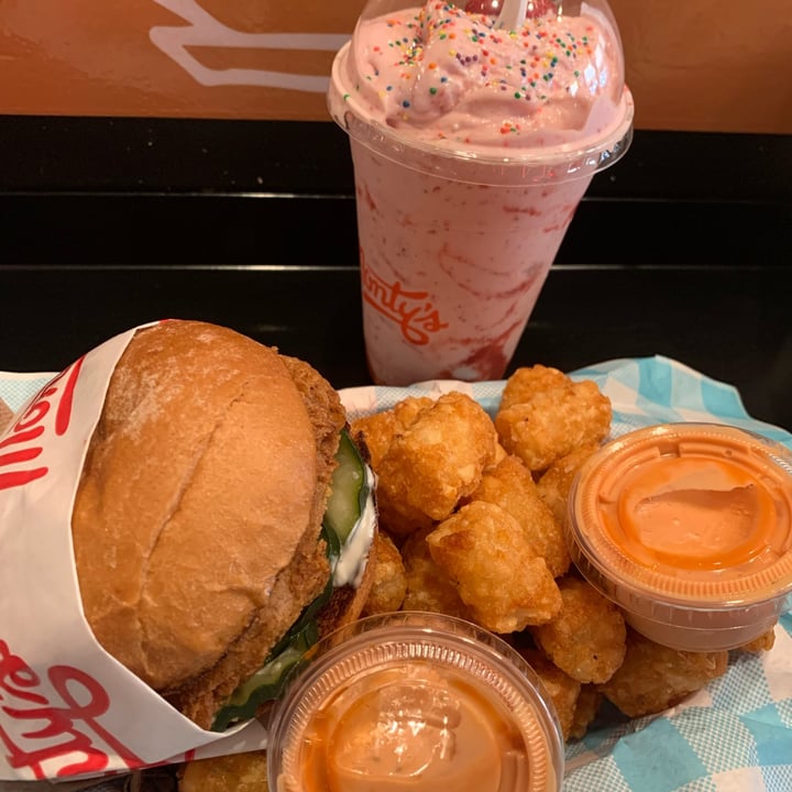 photo of Monty's Good Burger Charlie’s Chicken Sandwich shared by @samanthab3 on  06 Mar 2023 - review