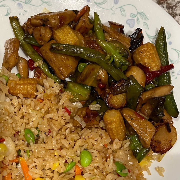 photo of Trader Joe's Asian Style Vegetables with Stir Fry Sauce shared by @dallasandsophie on  05 Feb 2023 - review