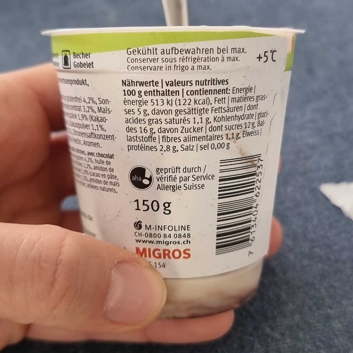 photo of Migros V-Love Plant-Based Creamium Choco shared by @euberta89 on  05 Mar 2023 - review