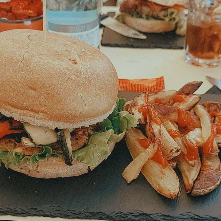 photo of La Pinta Risto-Pub Hamburger vegano shared by @ericaconlac on  10 Jun 2023 - review