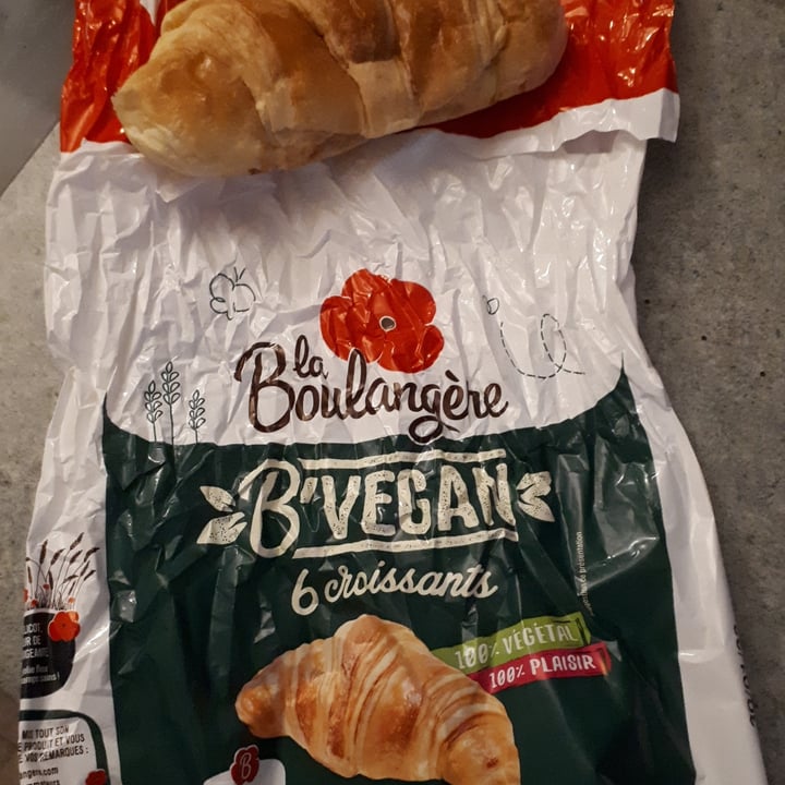 photo of La Boulangère 6 Croissants Vegan shared by @sopandaroux69 on  25 Feb 2023 - review
