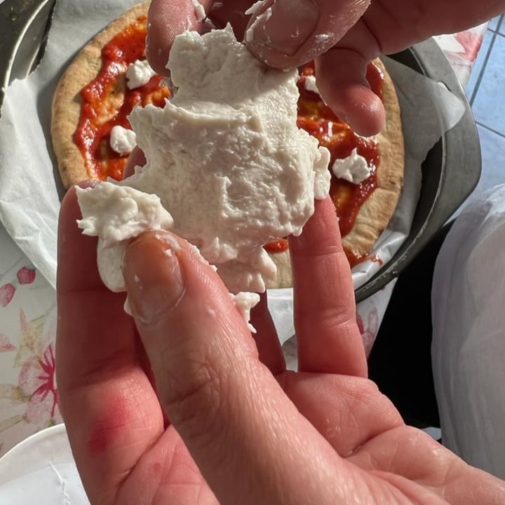 photo of Dream Farm Alternativa vegetale alla mozzarella shared by @gattopachanga1 on  07 Aug 2023 - review