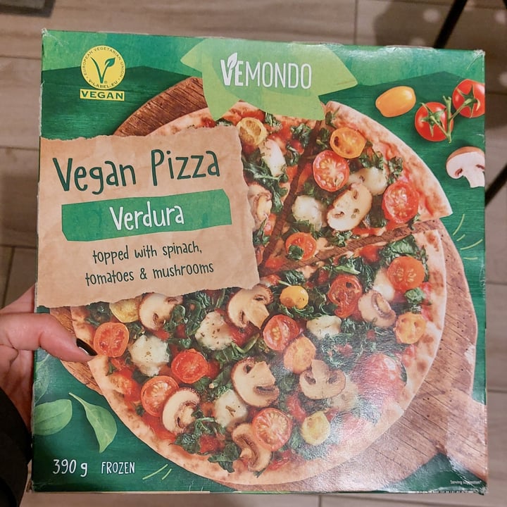 photo of Vemondo Vegan Pizza Verdura with Spinach, Tomatoes & Mushrooms shared by @wandavetveg on  12 Jan 2023 - review